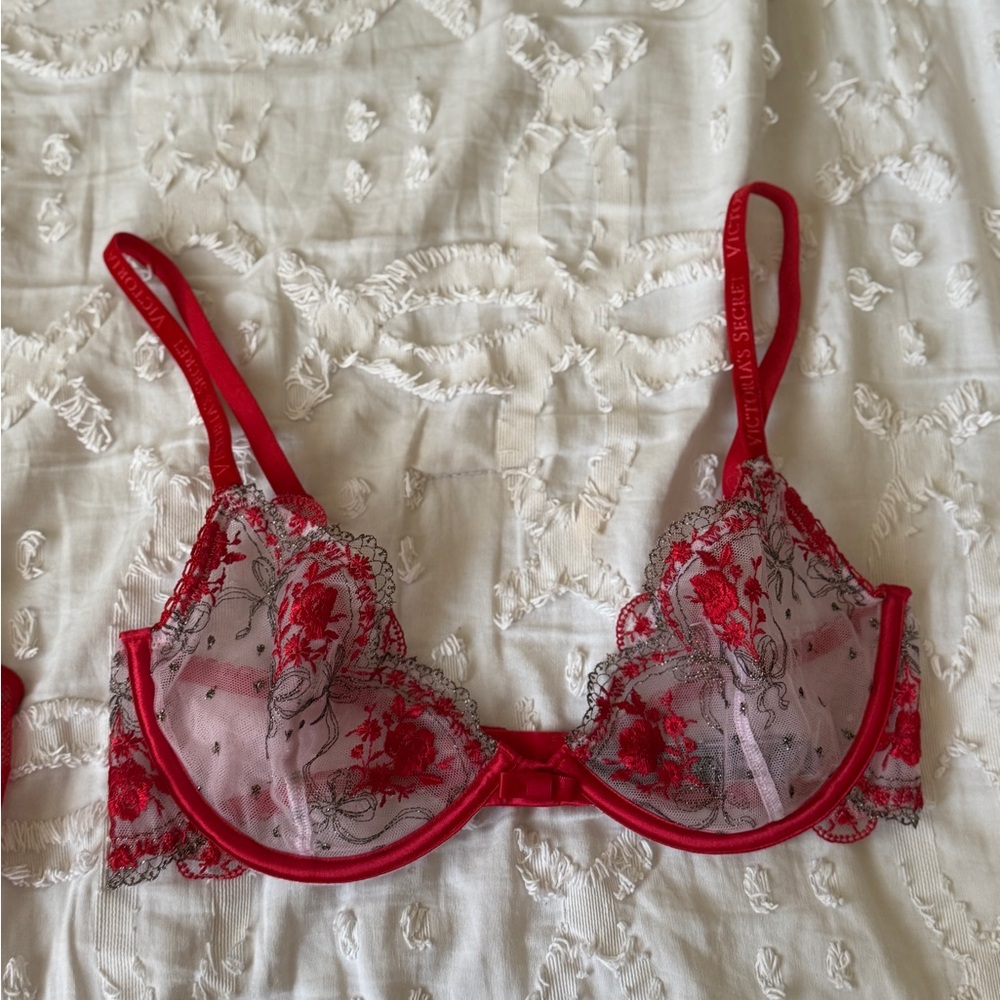 Victoria's Secret 2-Pack Vibrant Red Lace Bras 34C